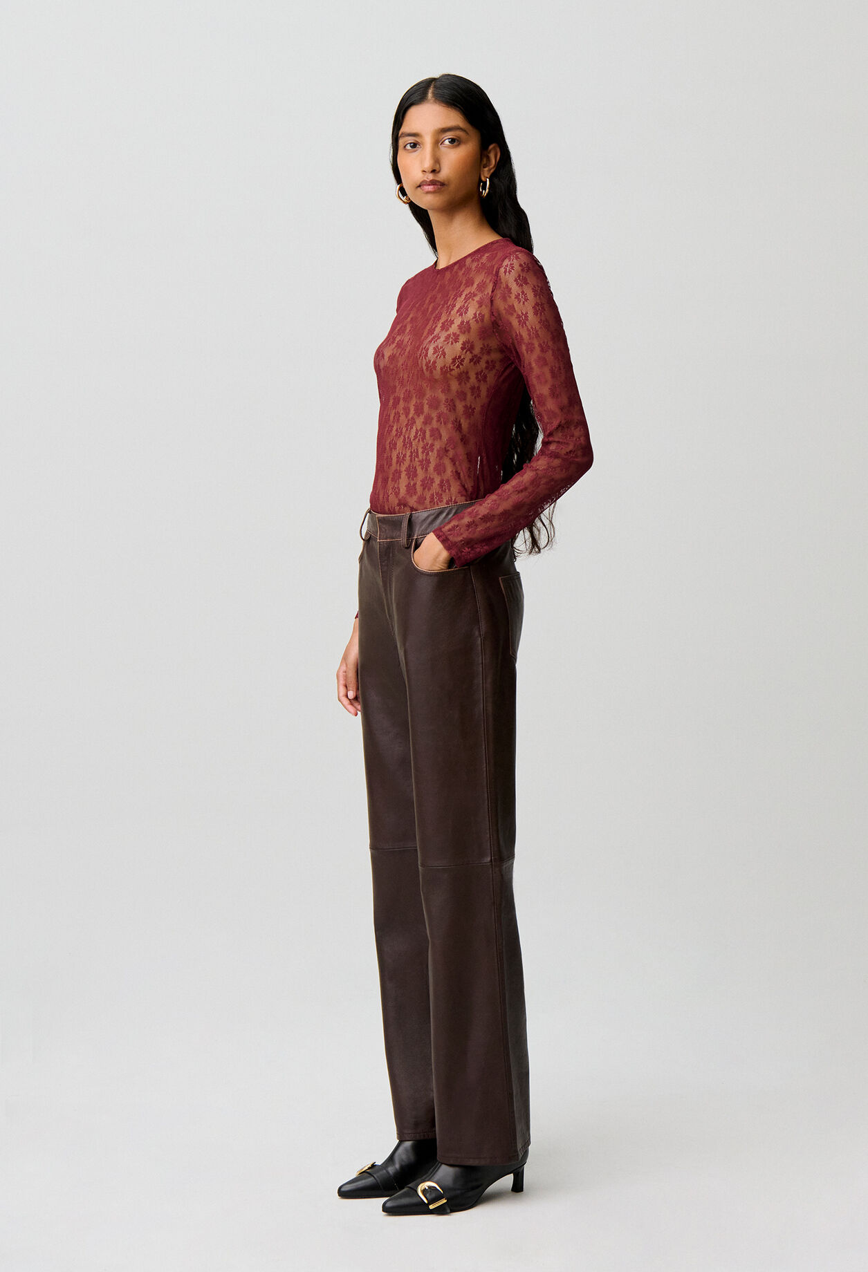 Fitted long-sleeved lace T-shirt