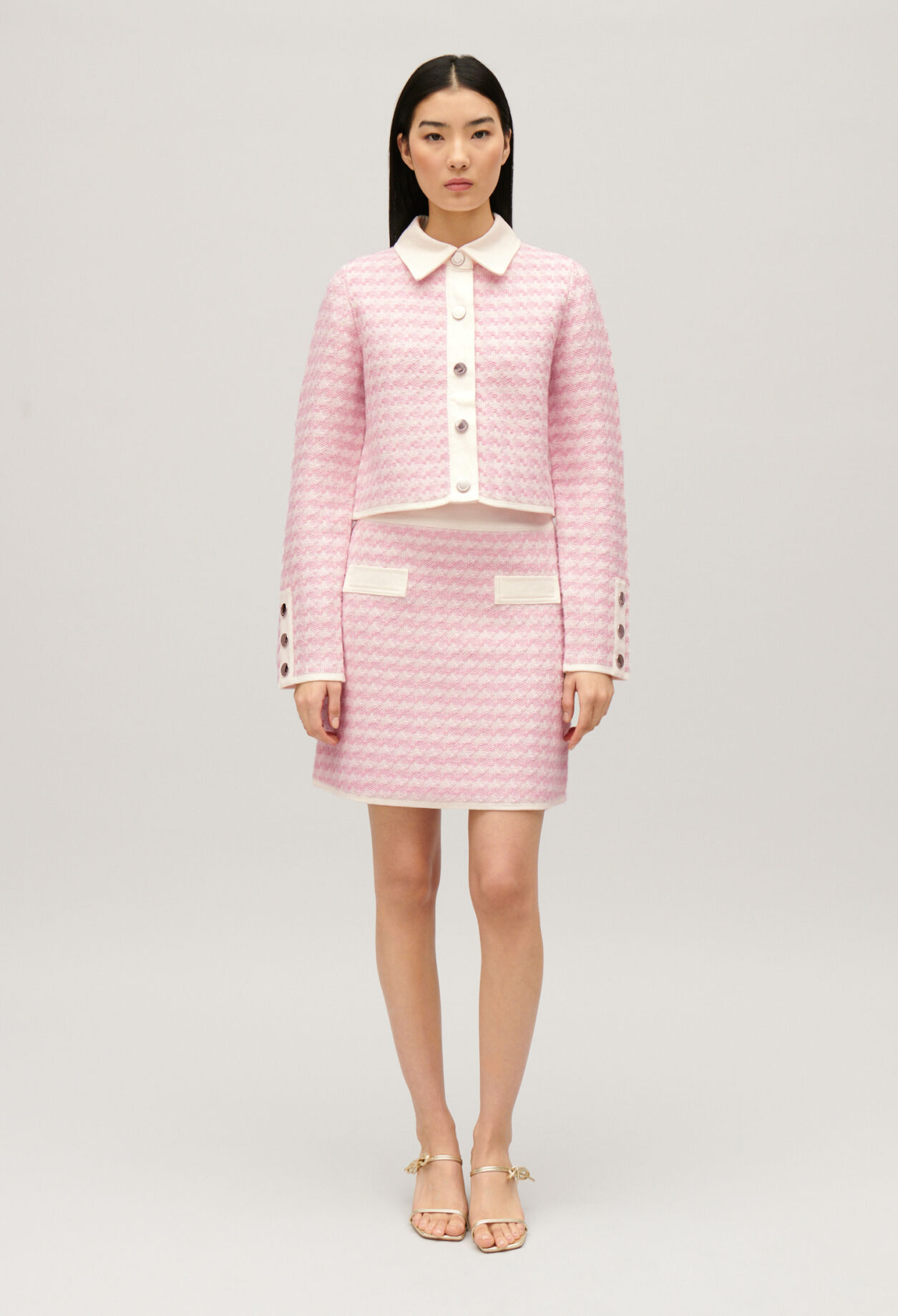 Short, two-tone knit skirt