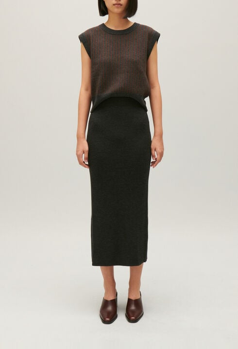 Sleeveless stripy knit jumper