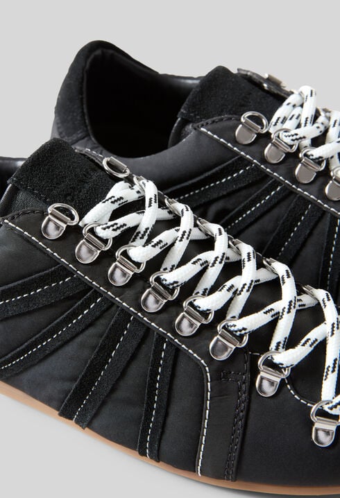 Swing metallic trainers