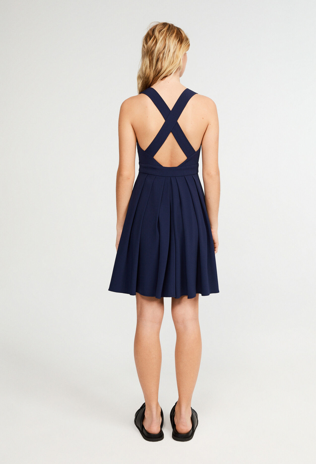Short sleeveless dress Short sleeveless dress