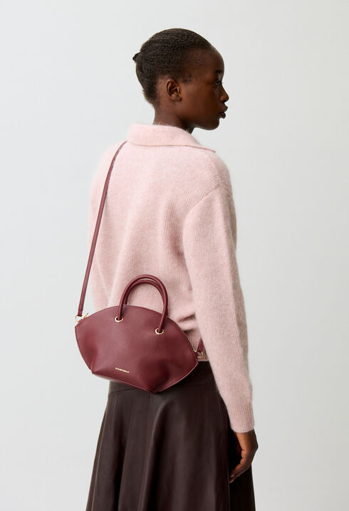 Smooth leather bag with gold rings