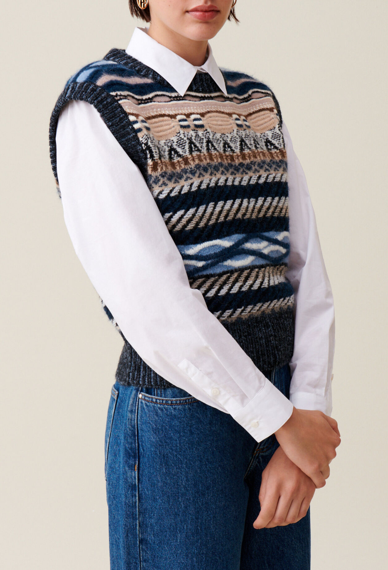 Sleeveless patterned striped jumper