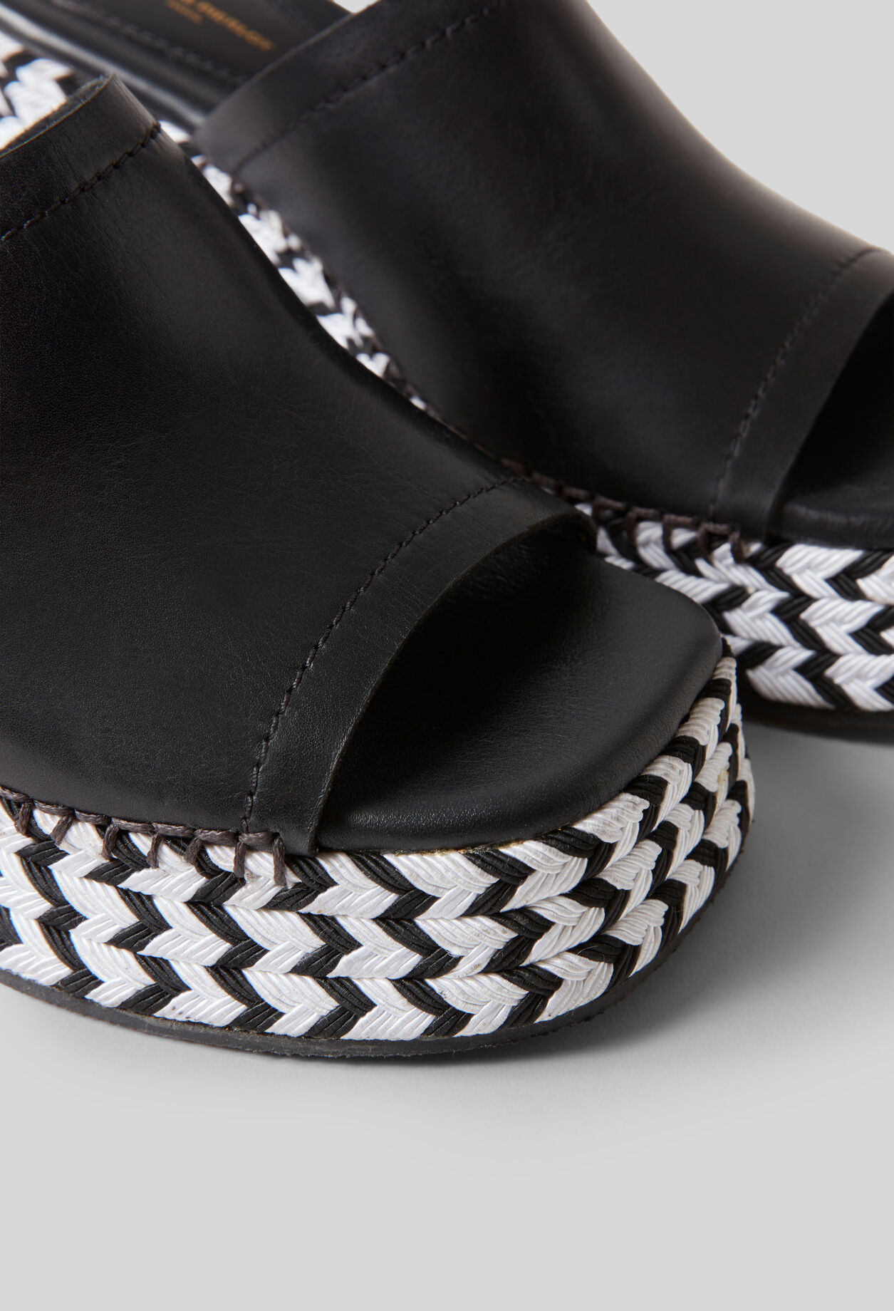 Two-tone braided mules