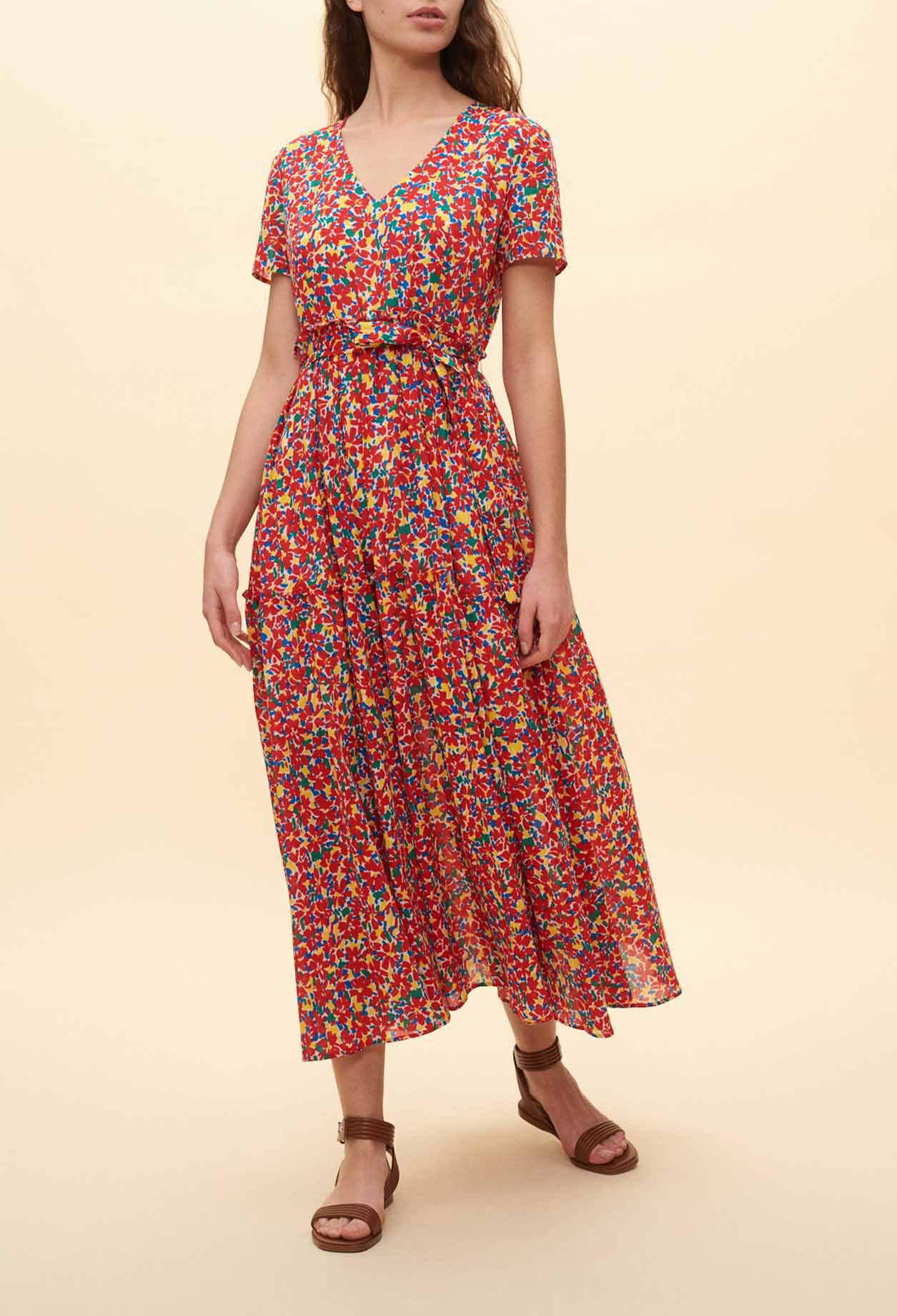 Flowery dress with gathered fabric Flowery dress with gathered fabric