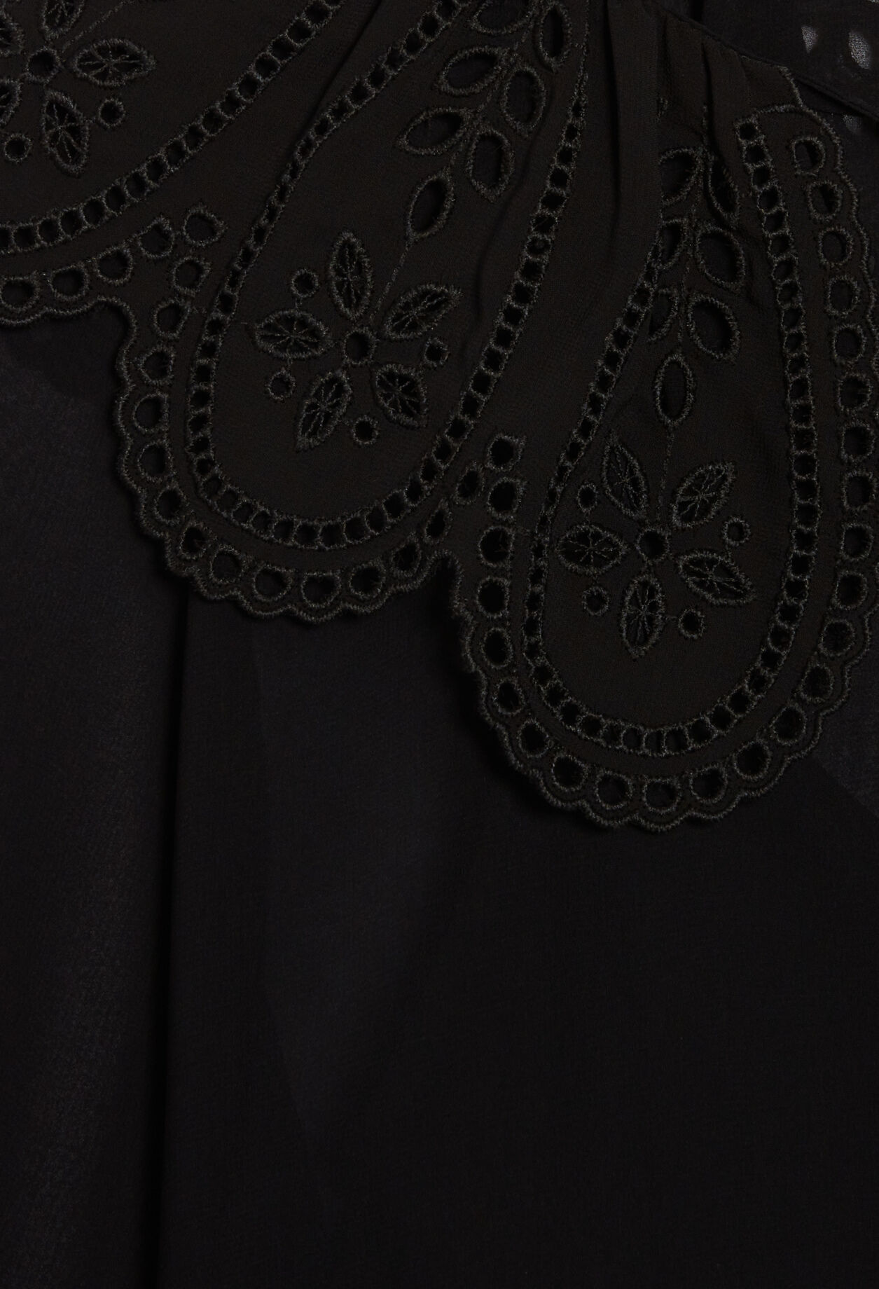 Blouse with large collar