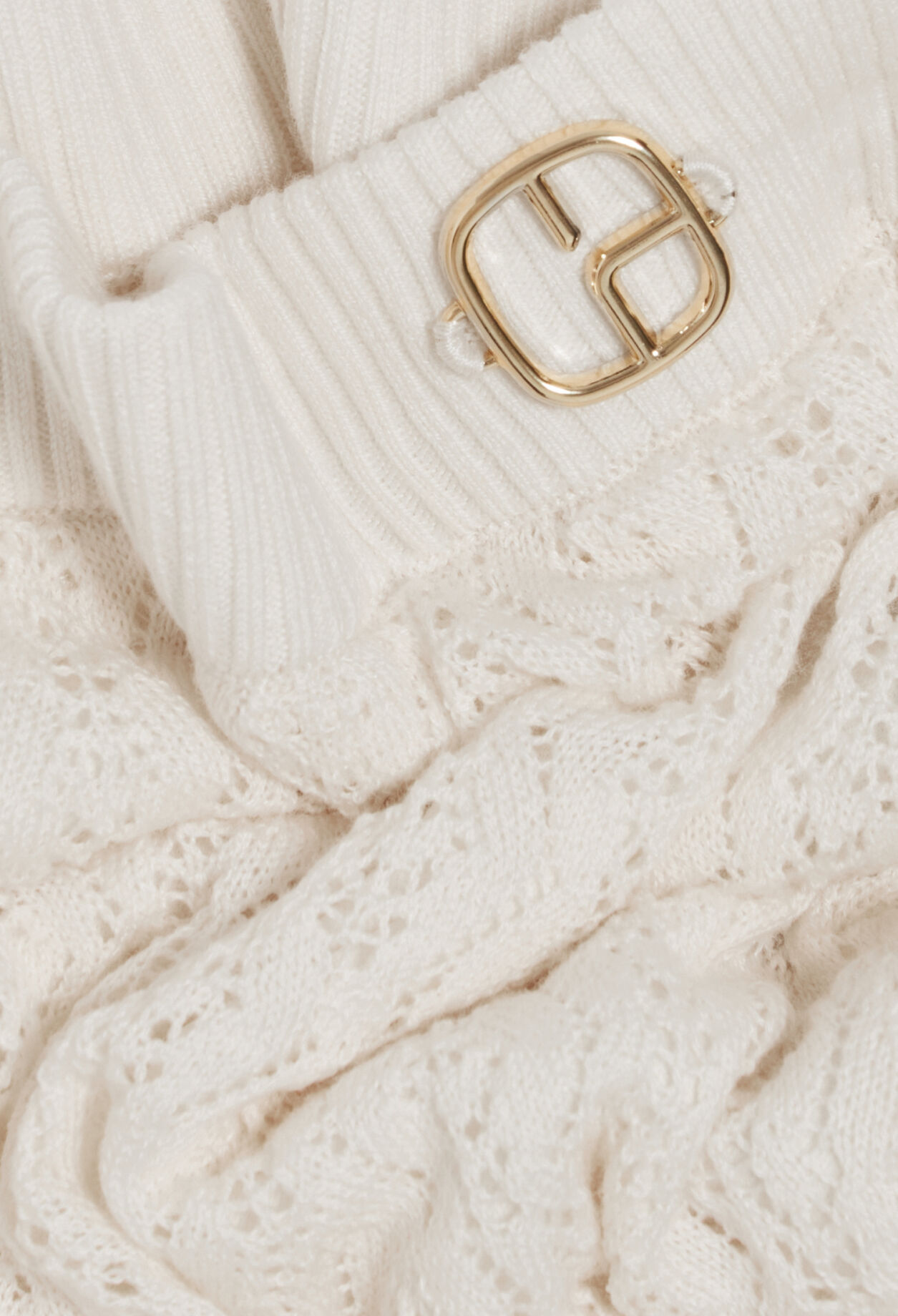 Flowing ecru fine-knit skirt