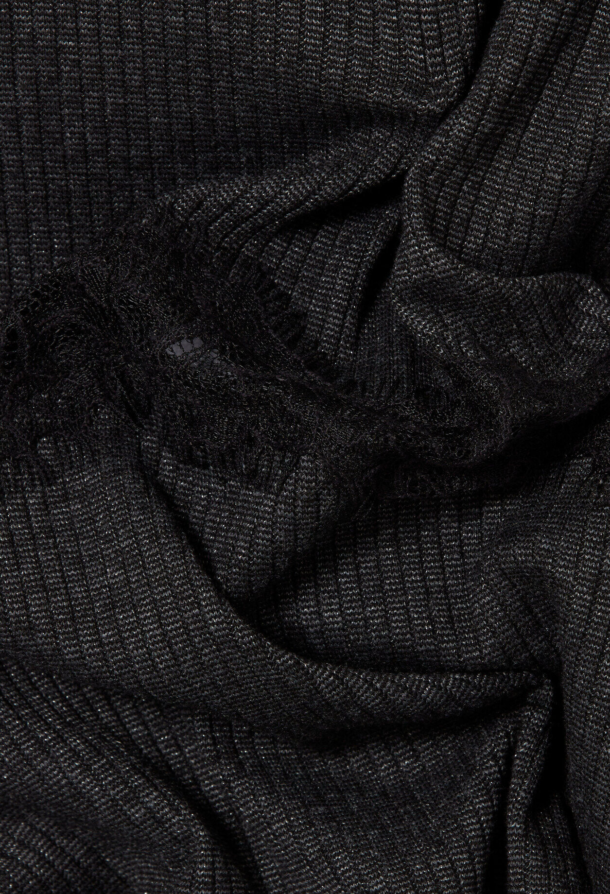 Long-sleeved lace T-shirt