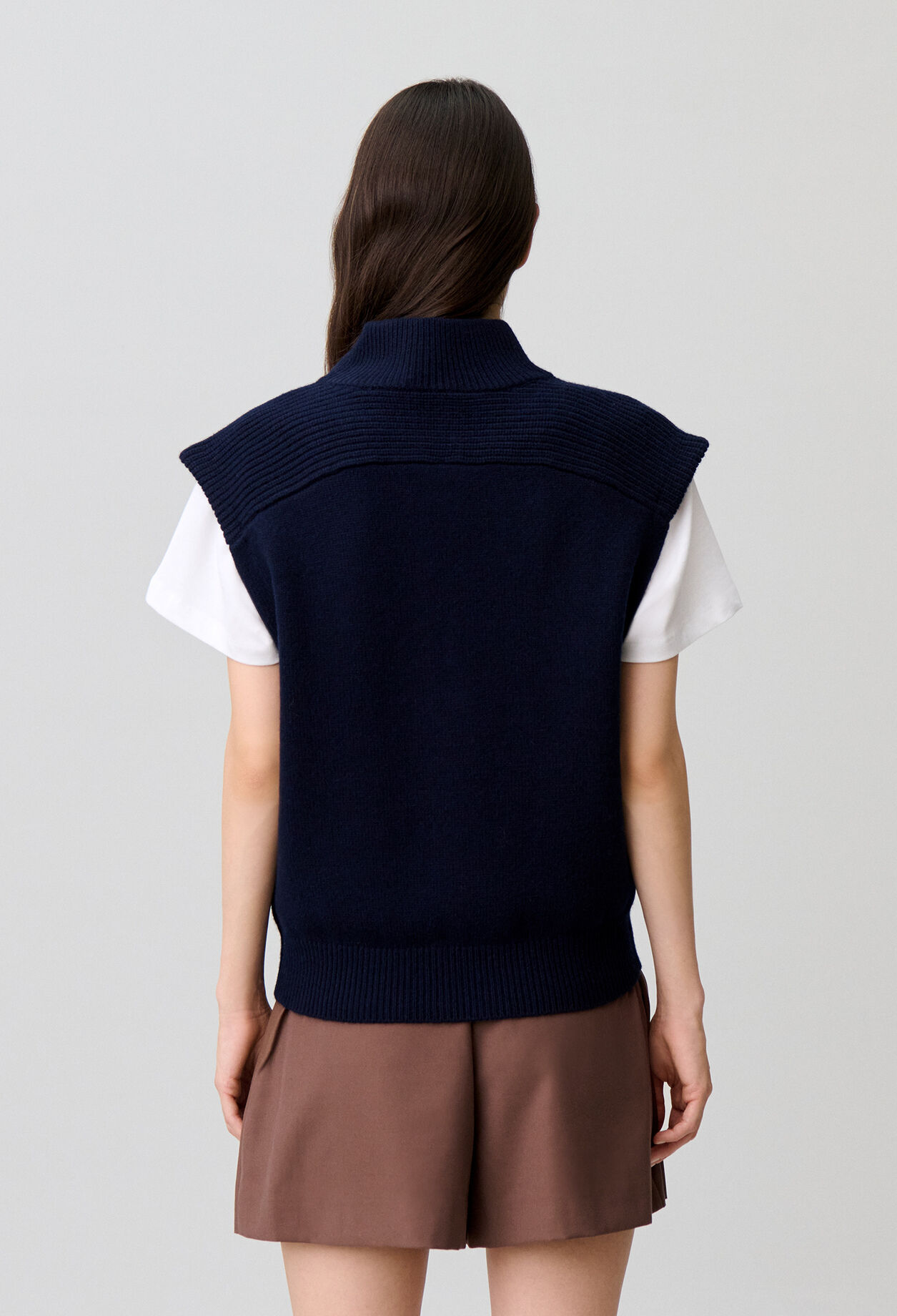 Sleeveless wool jumper