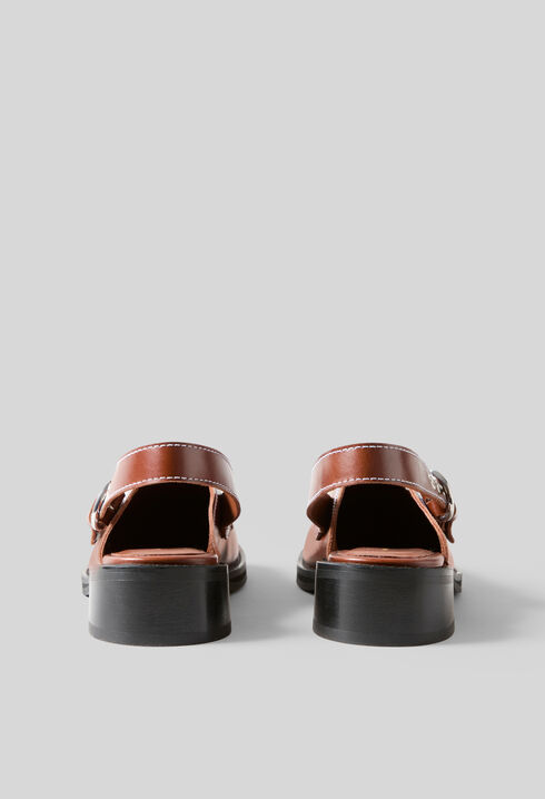 Topstitched smooth leather clogs